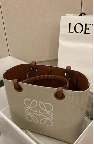 Loewe شنطة