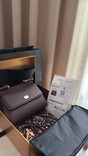 سيسلي برغندي سمول