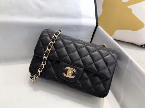 شانيل ميني اسود