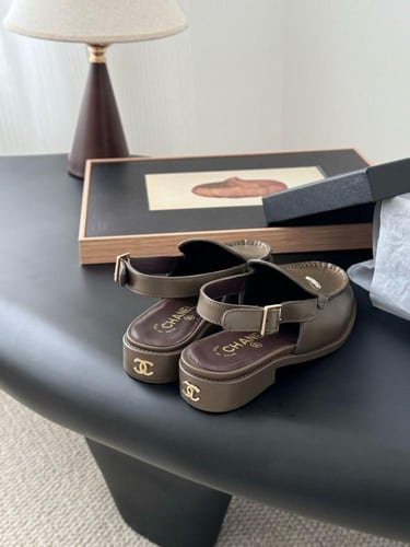 شوز شانيل زيتي