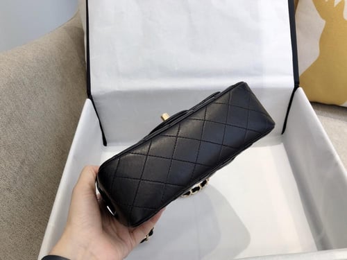 شانيل ميني اسود