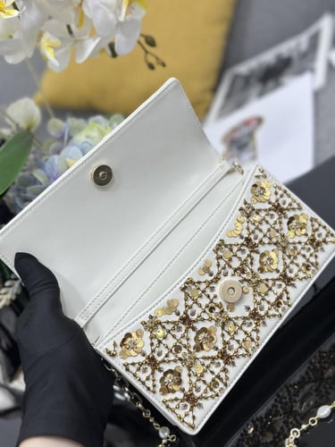 ديور (ميرور)