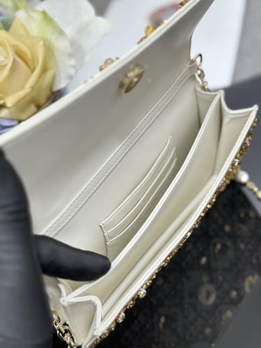 ديور (ميرور)