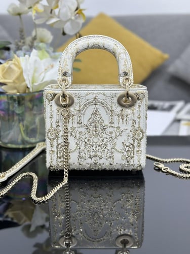 ليدي ديور (ميرور)