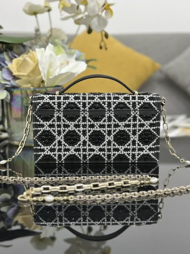 ديور (ميرور)