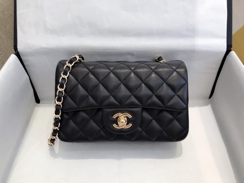 شانيل ميني اسود