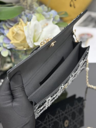 ديور (ميرور)