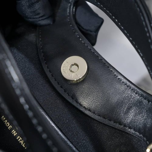 شانيل سوداء