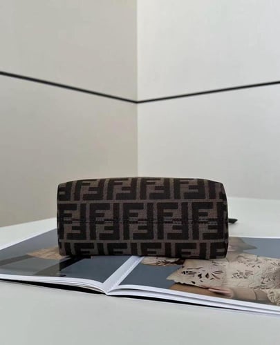 باي ذا واي فندي مقاس ٢٠