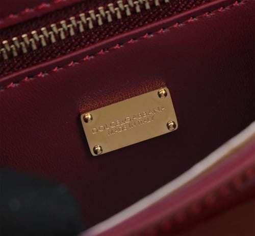 دولتشي برغندي لامع