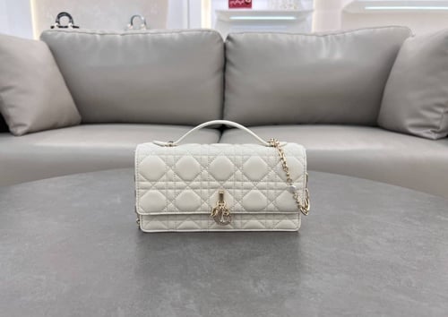 ديور (ميرور)