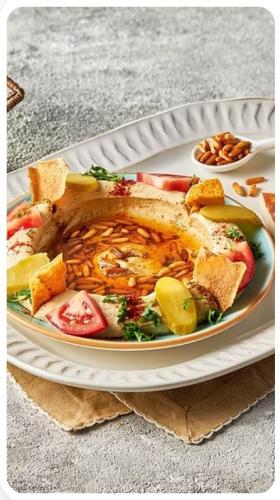 Hummus with pine nuts/ Tereyağlı Humus / حمص بالصن...