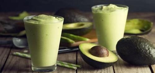 مشروب تايم أوت (ميكس الافوكادو و التمر و الجرجير )