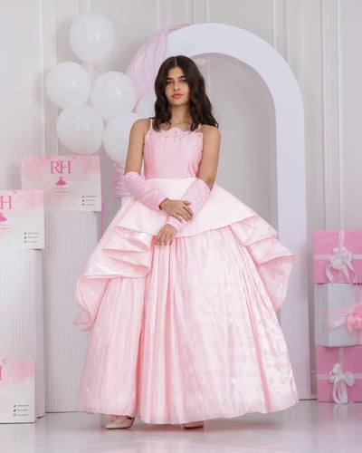 فستان بيبي بينك للسن المحير