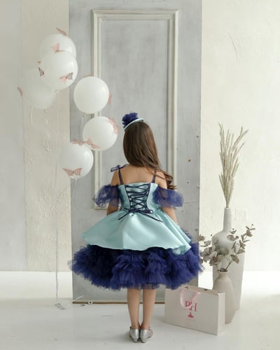 فستان سماوي وازرق