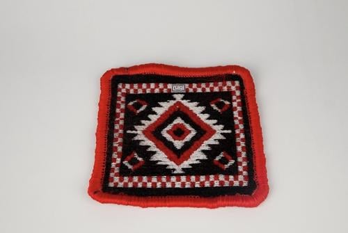 بيز تراثي منقوش