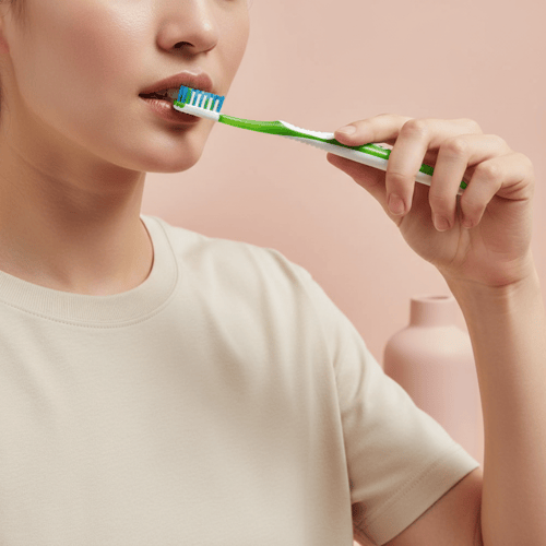 فرشاة الأسنان - شعيرات متوسطة للتنظيف الفعال والعن...