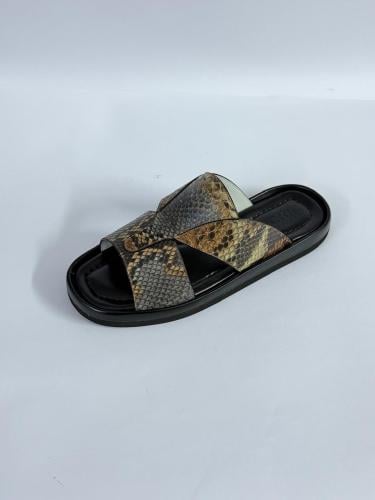 حذاء بيج واسود بدون اصباع ثعبان