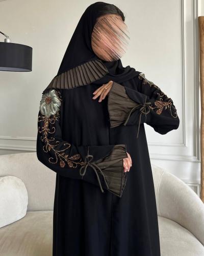 عباية ستريت سوداء كريب ناعم بشك فاخر على الأكمام م...