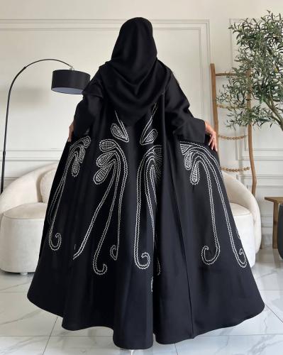 عباية كريب واقف بتطريز واقف أوف وايت بارز