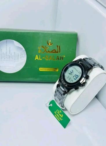 ساعة الصلاة اللون الأسود المميز