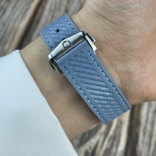 ساعة أوميغا سي ماستر رابر الأزرق الفاتح الرجالية