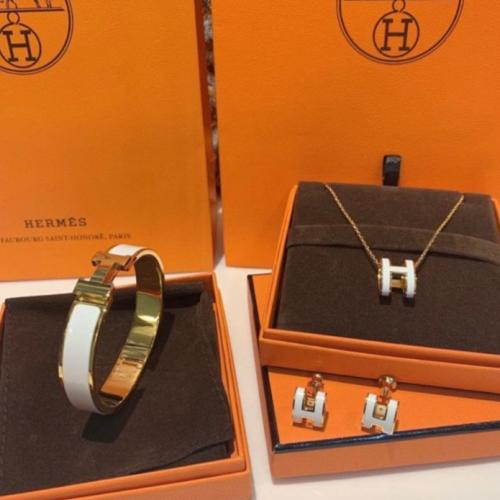 طقم هيرمز ماستر مع الملحقات ، حلق ، سلسال ، اسواره / HERMES