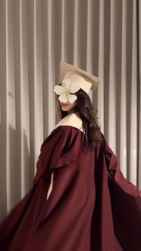 عباية تخرج برغندي 2026