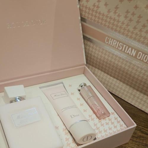 مجموعة ديور Pink