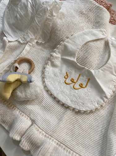 مريلة أطفال مطرزة بالاسم
