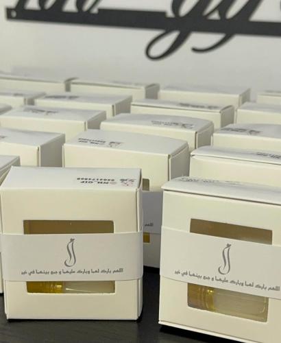 12 boxes with white musk