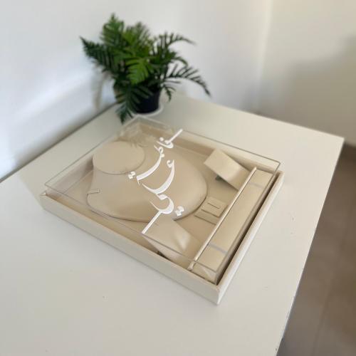 بوكس مجوهرات بغطاء شفاف