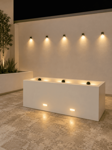 حوض زرع فايبر جلاس خارجي مزود بكشافات LED للحدائق...