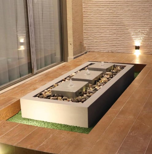 نافورة منزليه | مائية بتصميم عصري محاطة بحجارة طبي...