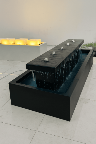 نافورة داخلية فاخرة بتصميم هندسي أنيق – ديكور نواف...