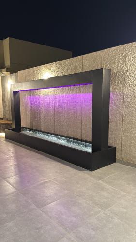 شلال خارجي كبير مودرن فاخر بإضاءة LED متعددة الألو...