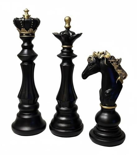 Decorative chess set figures (king/queen/knight) – black with gold accents