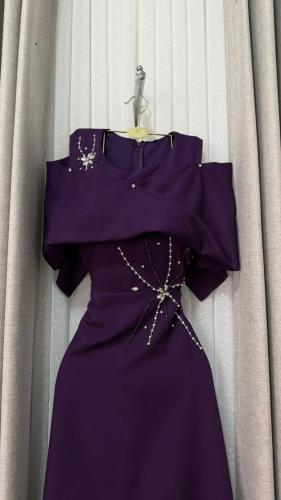 فستان سهرة بنفسجي طويل مطرز