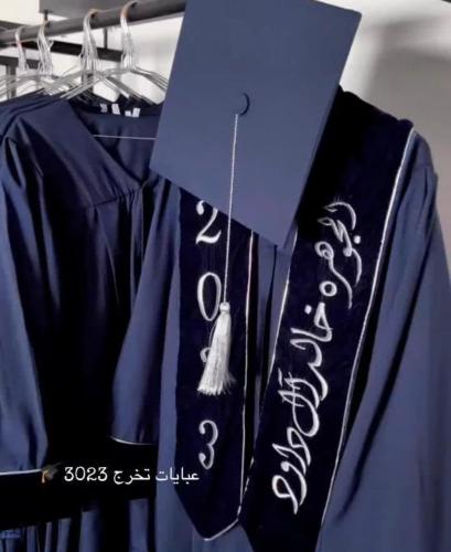 عبايات تخرج كحلي