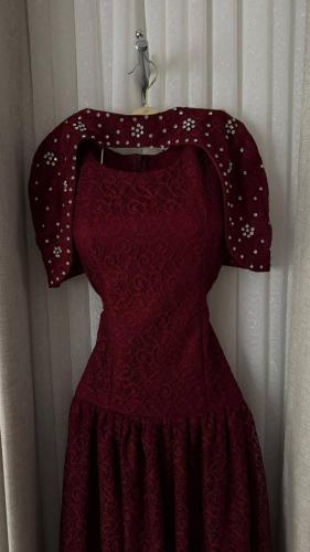 فستان سهرة دانتيل عنابي