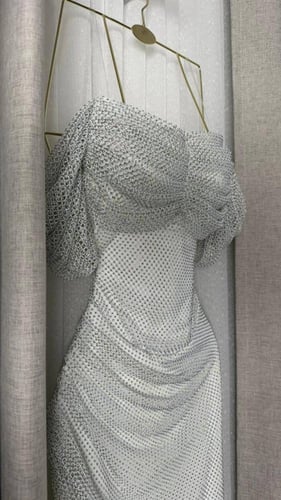 فستان سهرة أبيض طويل