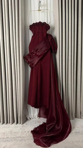 فستان سهرة عنابي كورسيه بتطريز لؤلؤ