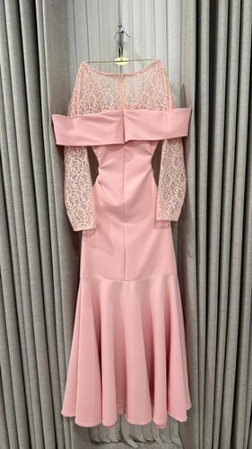 فستان سهرة وردي قصة حورية