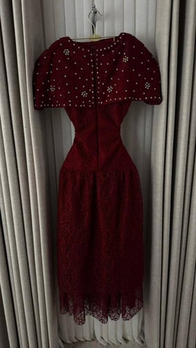 فستان سهرة دانتيل عنابي