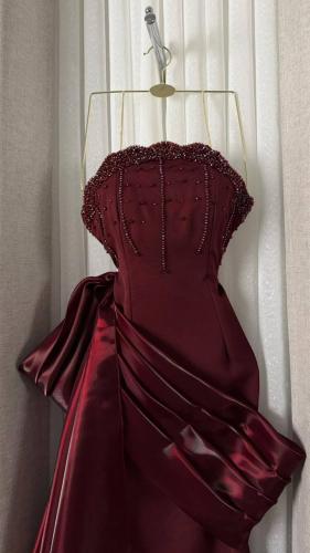 فستان سهرة عنابي كورسيه بتطريز لؤلؤ