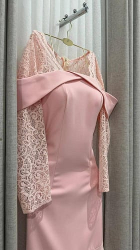 فستان سهرة وردي قصة حورية