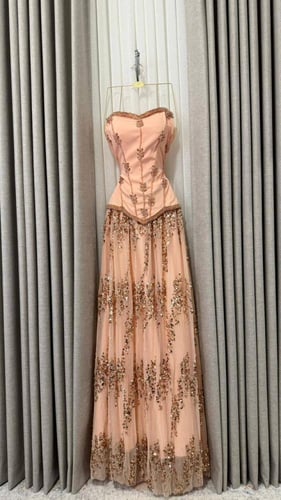 فستان سهرة مشمش ناعم