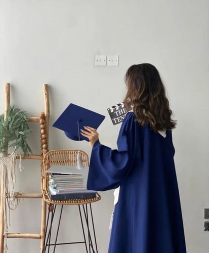 عباية تخرج ازرق معا وشاح اوف وايت