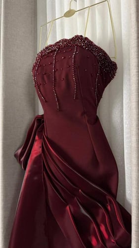 فستان سهرة عنابي كورسيه بتطريز لؤلؤ