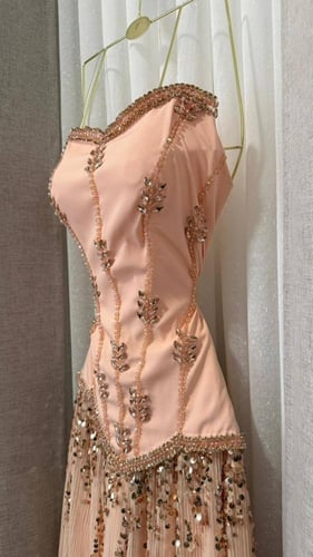 فستان سهرة مشمش ناعم